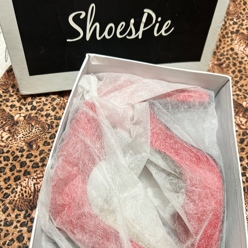 Shoespie Red Versatile Pump - Picture 2 of 4